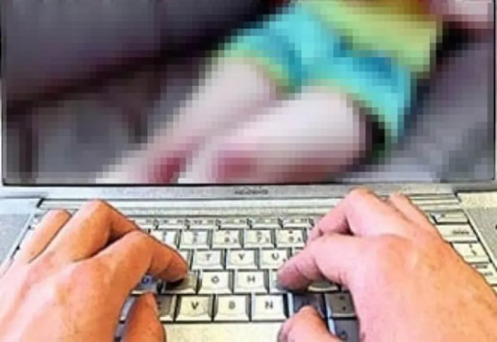 Doi ani de închisoare pentru pornografie infantilă