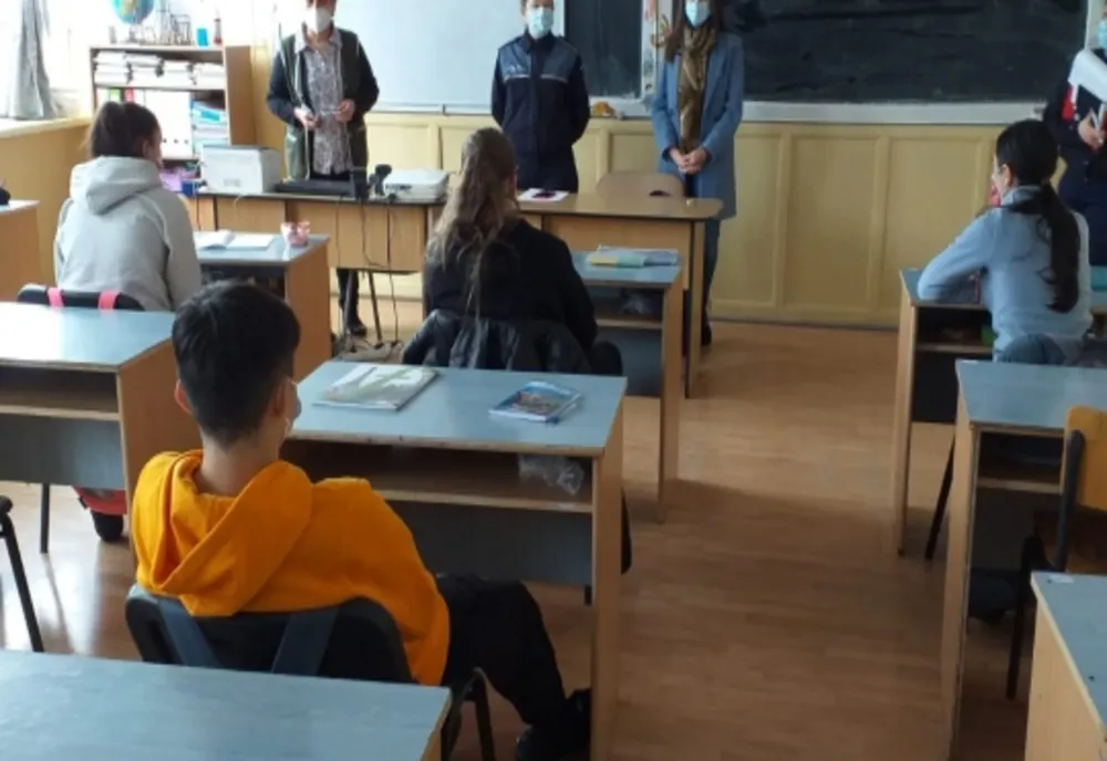Polițiștii, alături de elevii de la Liceul Tehnologic „Dorin Pavel”