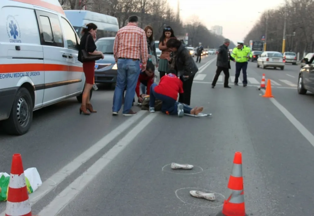 A ajuns la spital după ce a traversat strada prin loc nepermis