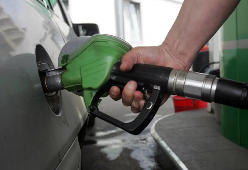 Guvernul a făcut anunțul. Când va fi adoptată Ordonanța privind reducerea preţului la carburanţi