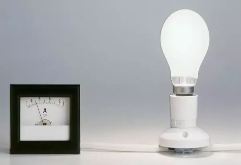 „Rabla” pentru becuri. Românii vor putea schimba becurile cu filament pentru becuri LED