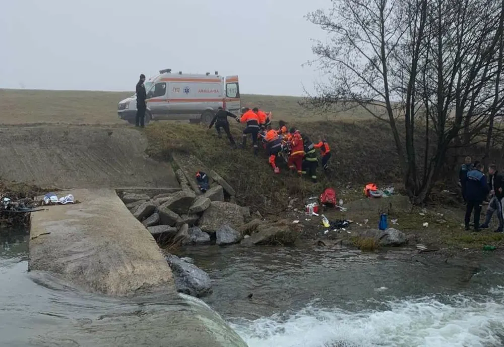 Situație incertă pentru femeia care a căzut miercuri apele râului Ampoi
