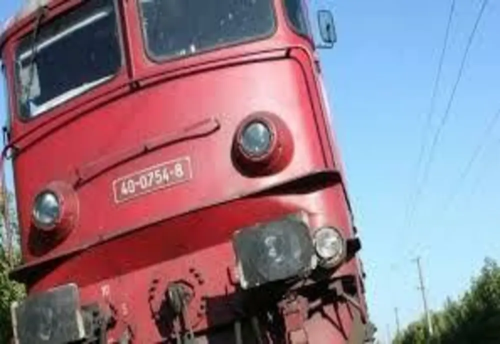 O femeie de 73 de ani a murit după ce a fost lovită de tren