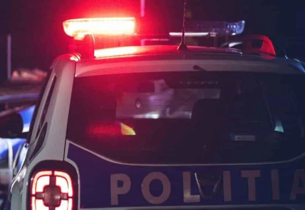 Bătaie ca-n filme într-o grădiniță din Cugir. Îngrijitoarea, lovită cu pumnul în faţă de mama unui copil. Ce a scos-o din minți pe femeie