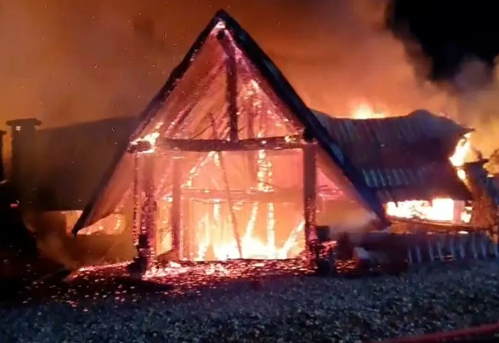 Un atelier de tâmplărie din județul Alba a luat foc