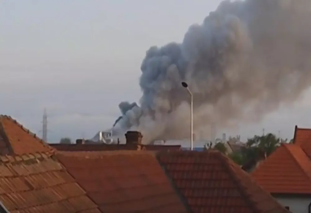 INCENDIU VIOLENT LA FABRICA DE PRELUCRARE A LEMNULUI KRONOSPAN SEBEȘ