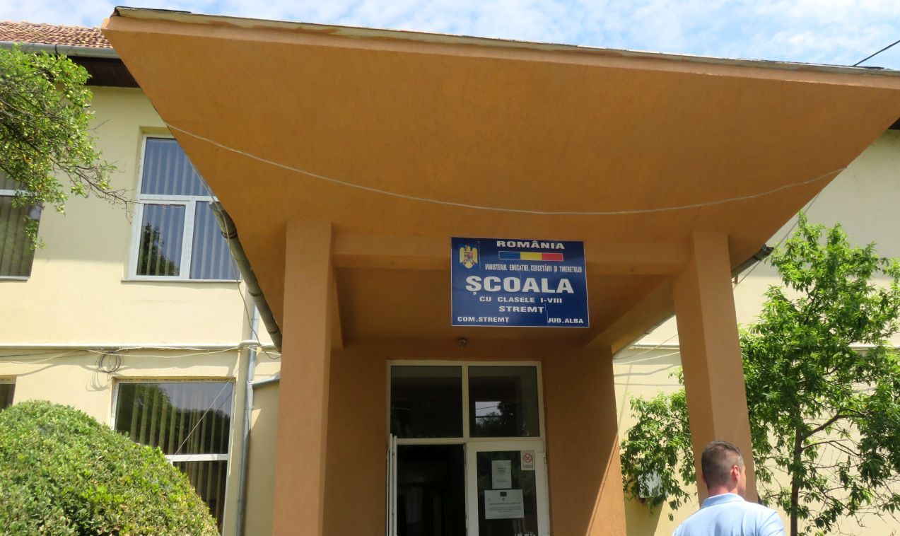 Foto4-Scoala-Stremt