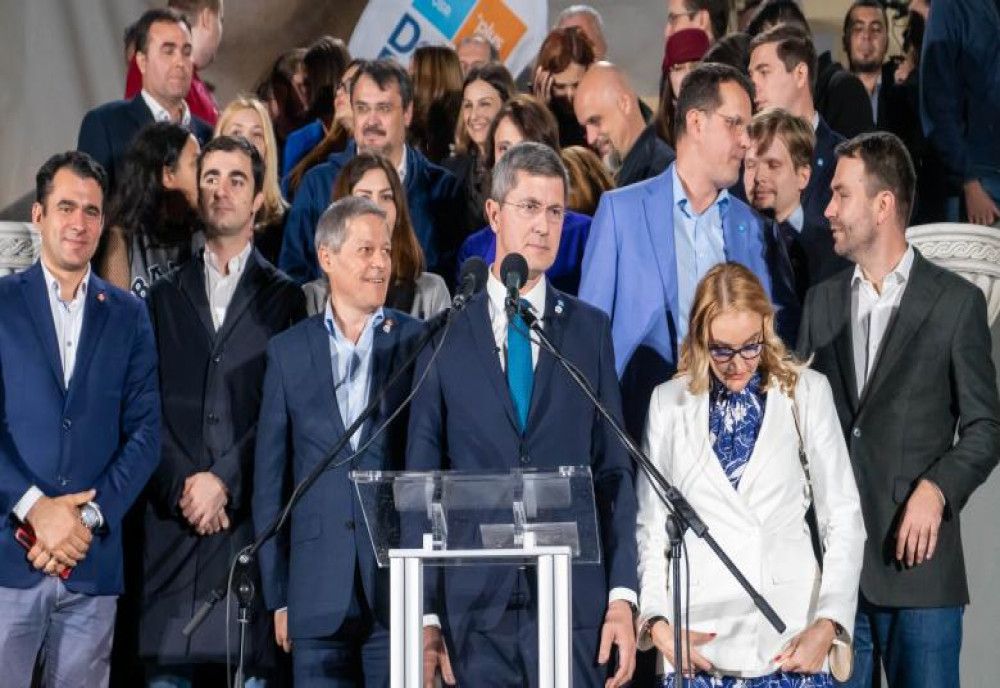  Alianţa USR PLUS anunţă că îl susţine pe Klaus Iohannis în turul al doilea la prezidenţiale 