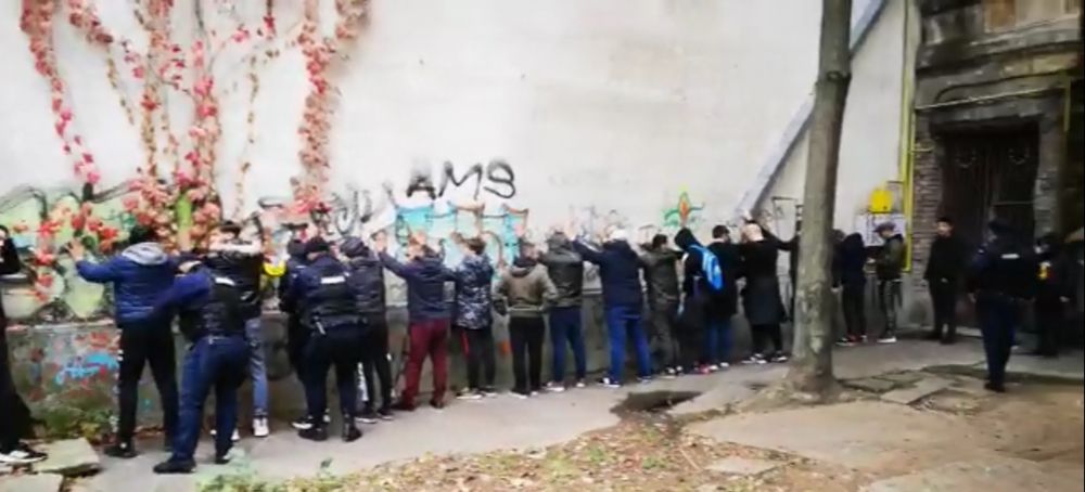 VIDEO| Aproximativ 100 de ultrași, reținuți după bătaia izbucnită după meciul Petrolul Ploiești-Poli Timișoara