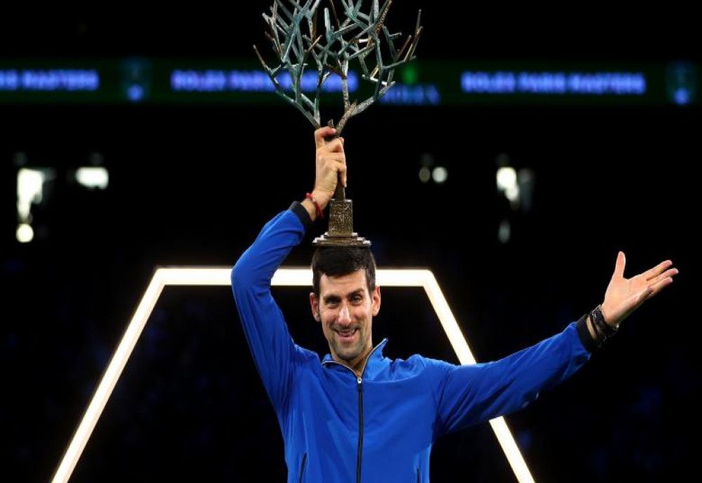  Novak Djokovic câștigă turneul ATP Masters 1000 de la Paris, dar pierde poziția de lider mondial 