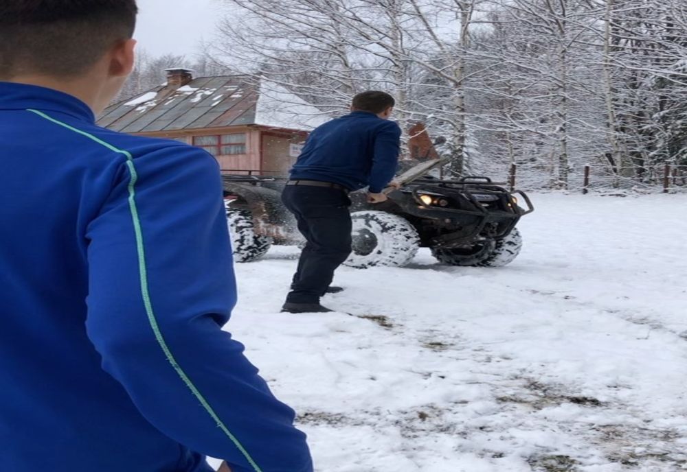  VIDEO - Turism cu PUMNII ȘI PICIOARELE în Munții Apuseni. Tineri bătuți cu BESTIALITATE de viceprimarul comunei Arieșeni