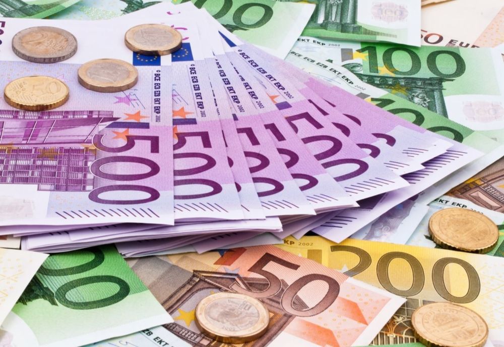 Analiză Economică : Euro scade spre 4,77 lei