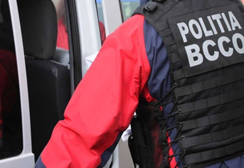 Percheziții ale polițiștilor de la BCCO Alba Iulia la persoane bănuite de proxenetism.