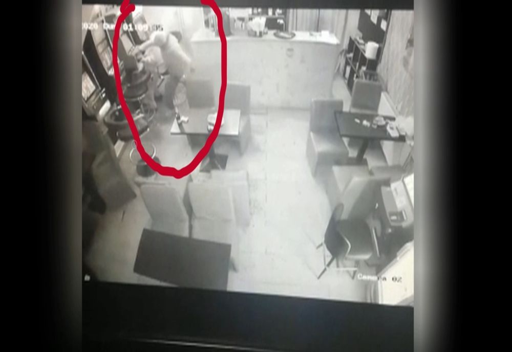 VIDEO : Victima unei TÂLHĂRII trimisă acasă de polițiștii din Alba Iulia după ce a identificat SUSPECTUL