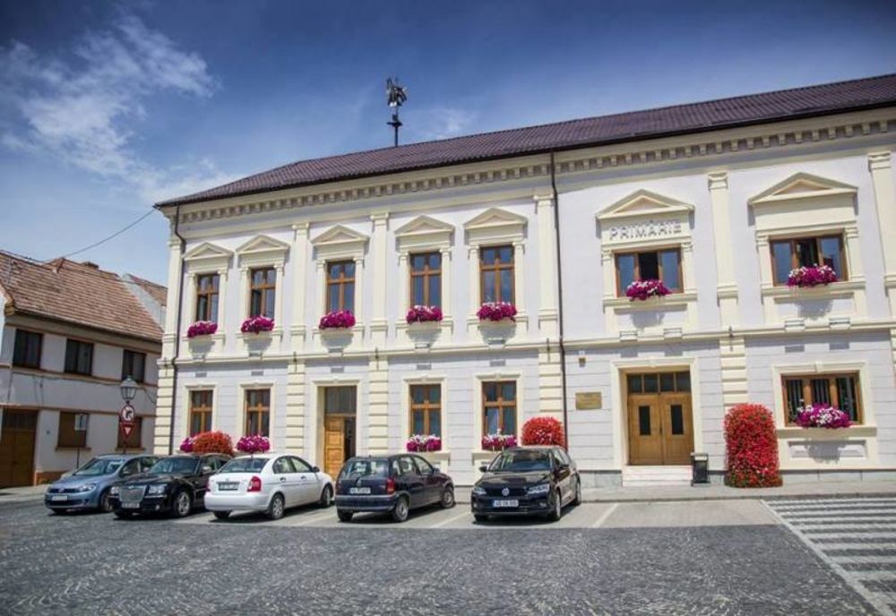 Primăria Blaj pune la dispoziția persoanelor vârstnice aflate în izolare două numere de telefon pentru urgențe 