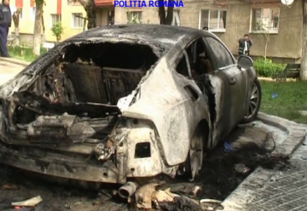 Răzbunări de tip MAFIOT ! A incendiat mașinile partenerilor de afaceri.