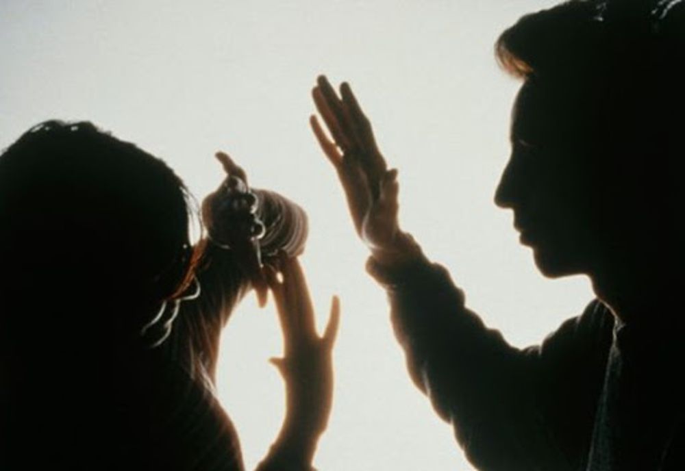 Bărbat cercetat pentru că și-a agresat bunica de 89 de ani 