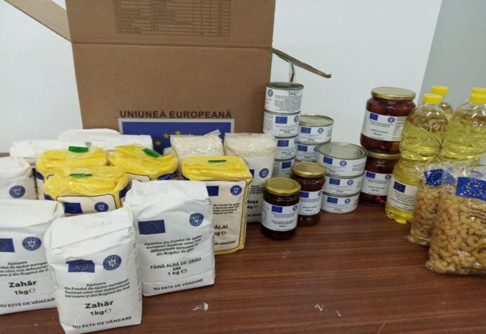 A început distribuirea pachetelor cu alimente de bază pentru persoanele defavorizate în Alba Iulia