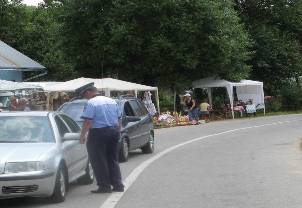 Acțiune a forțelor de ordine din Pașcani. au fost controlați 56 de agenți economici și au fost verificate 31 de autovehicule, fiind legitimate 111 persoane 