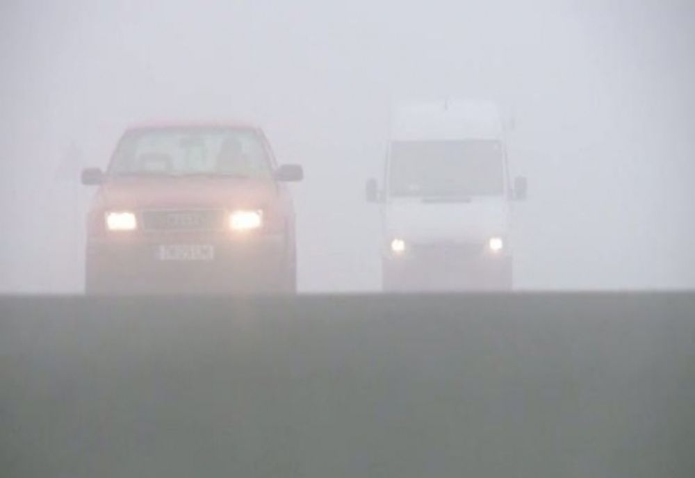 Atenție cum circulați pe timp de ceață!