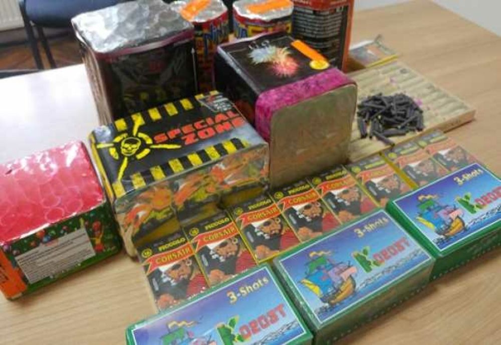 Pirotehnice scoase la vânzare fără autorizație