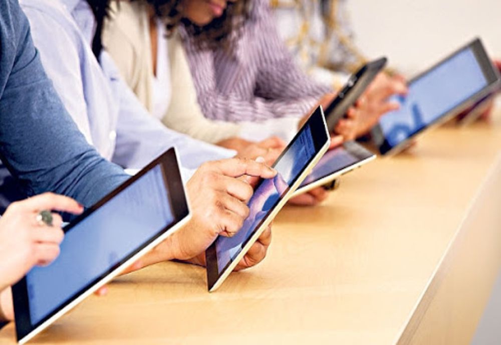 Peste 3.000 de tablete au fost distribuite în județul Alba