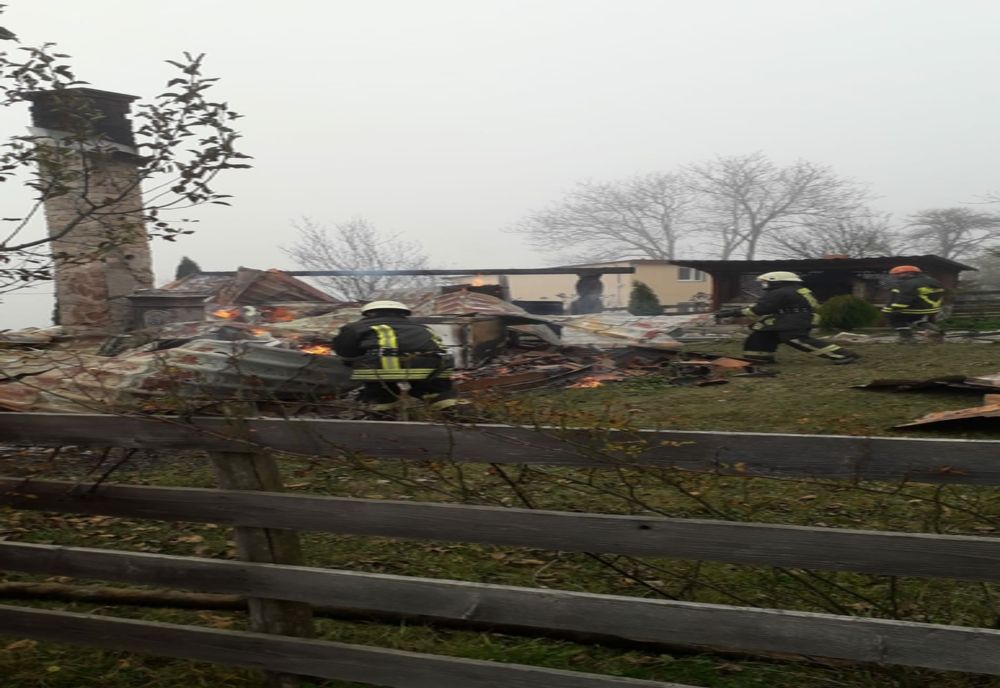 Cabană facută scrum la Valea Ciurulesei (FOTO)