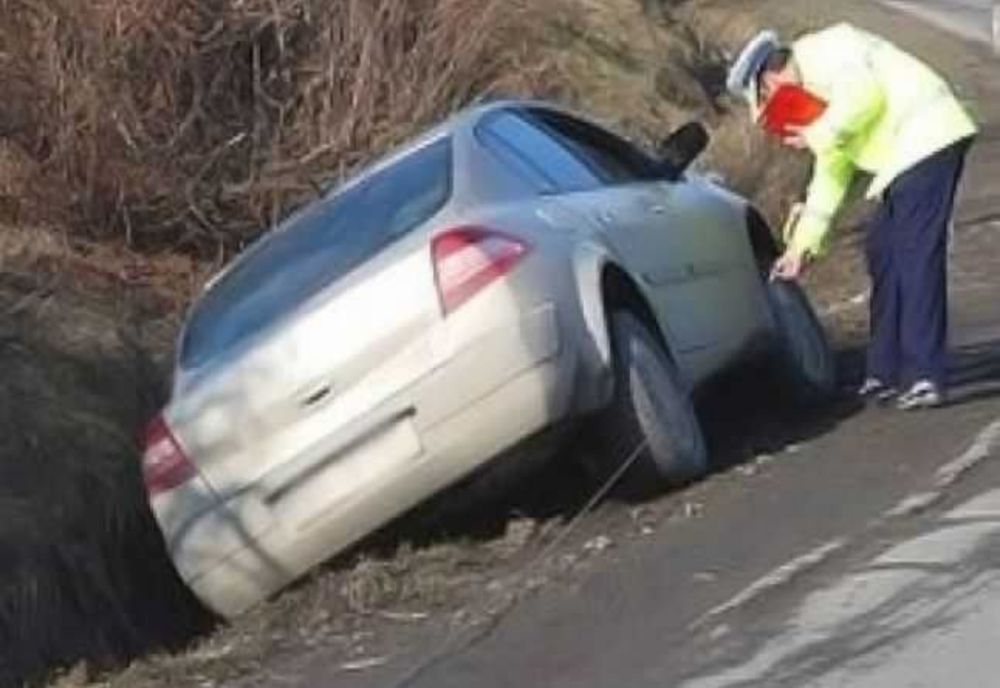 S-a urcat beat la volan și s-a oprit cu mașina în șanț