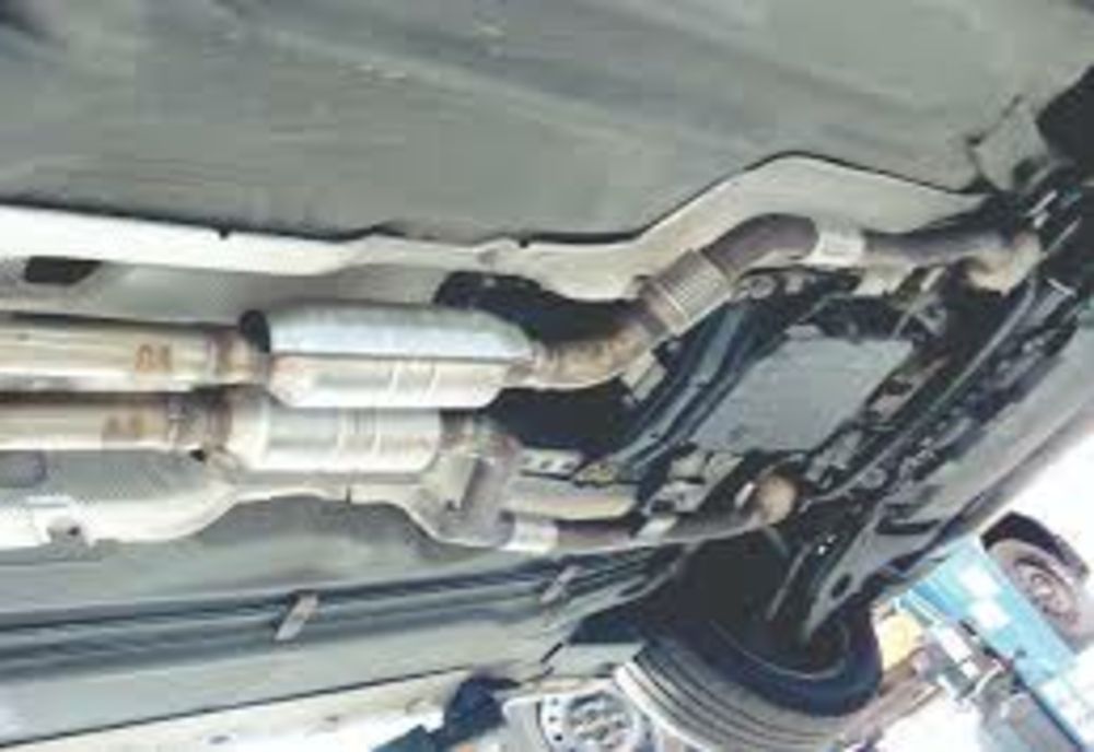 Furtul de catalizatoare auto, noua modă printre hoți