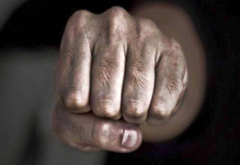 Cercetat pentru violență în familie și amenințare 