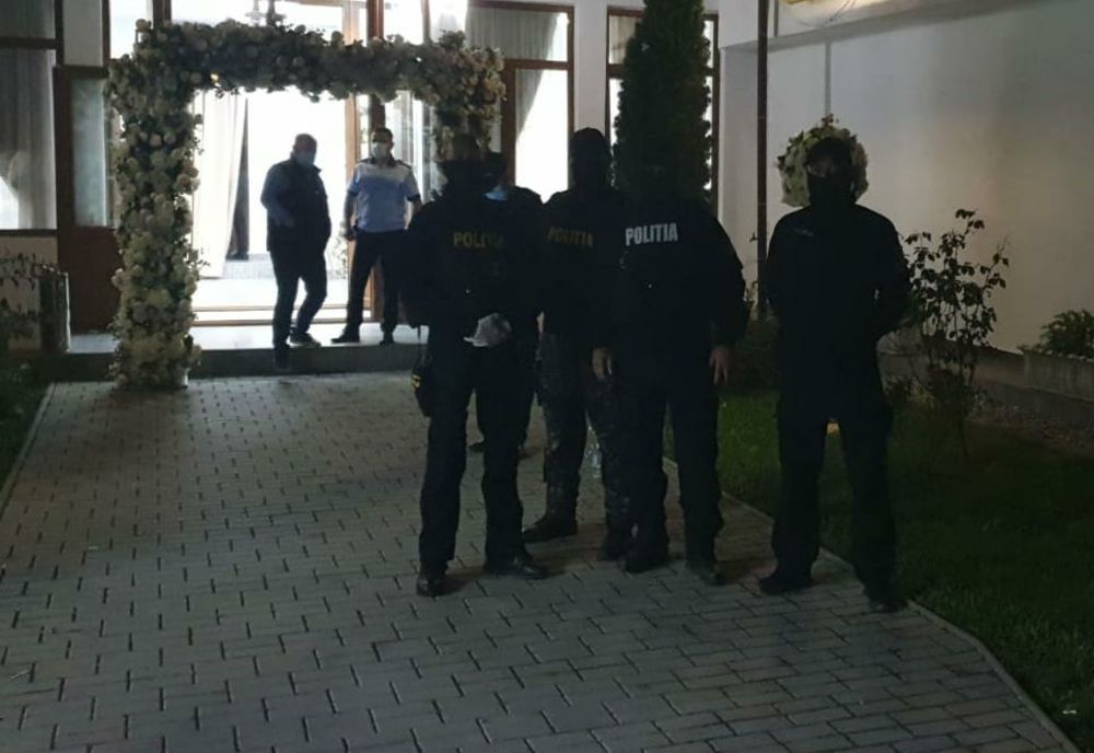 Nuntă întreruptă de polițiști, participanții sancționați