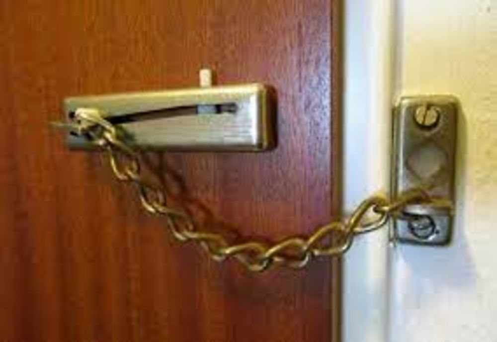 A ”evadat” de la domiciliu unde era în arest