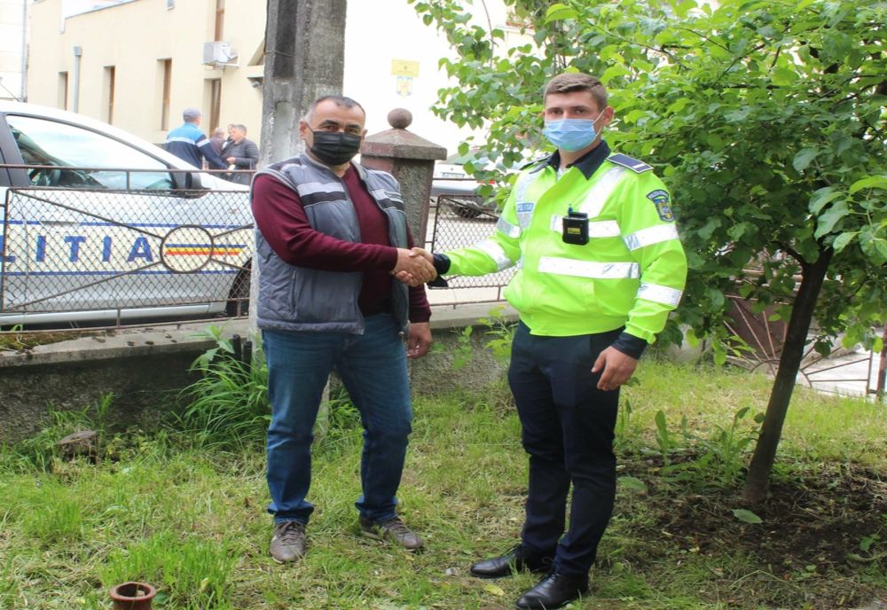 Gest de omenie: Un bărbat din Abrud a restituit un portofel cu acte și bani, găsit pe stradă