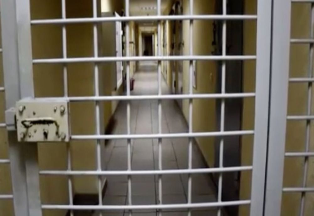 Traficant de droguri condus după gratii