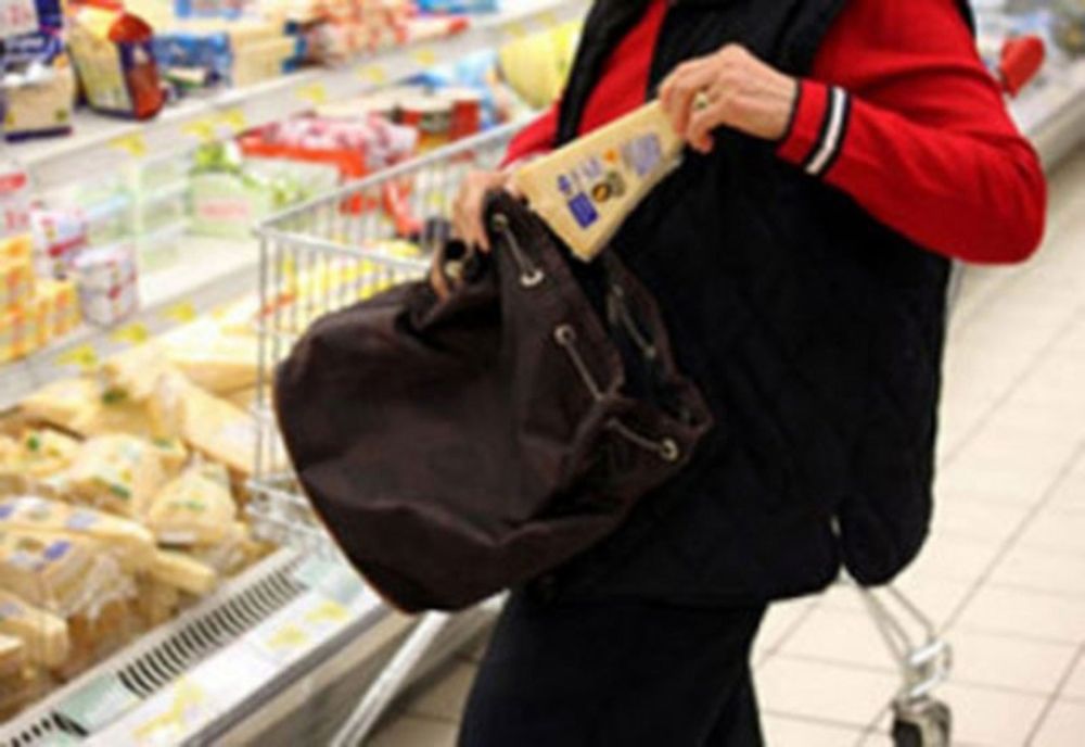 Ulciorul nu merge de multe ori la apă: o femeie este cerecetată pentru furt