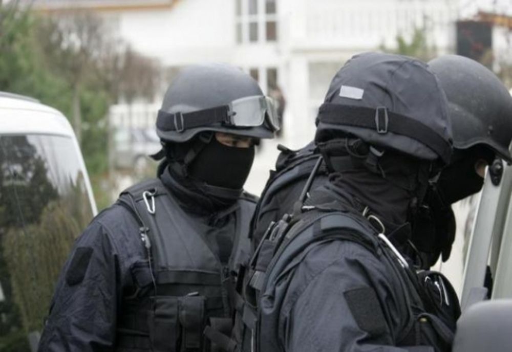 Percheziții în Alba la locuințele unor persoane bănuite de săvârșirea infracțiunilor de pornografie infantilă, șantaj și act sexual cu un minor