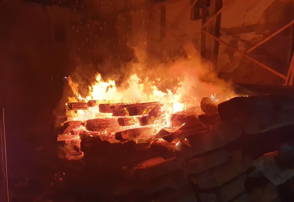 Incendiu în curtea Palatului Principilor