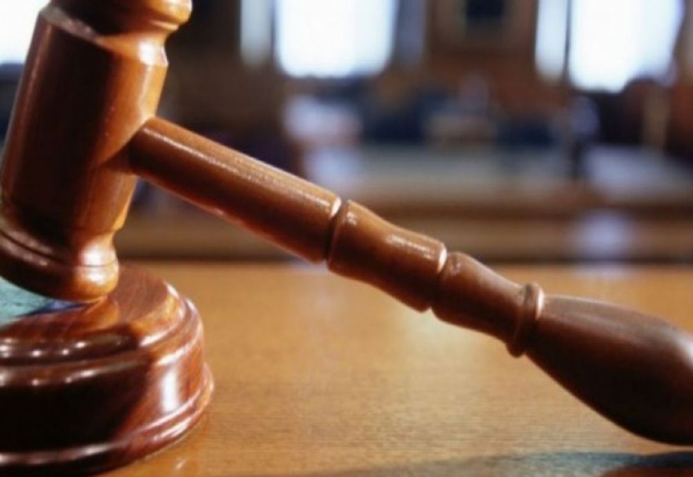 Soț și soție, amenințați și bătuți de un cumnat