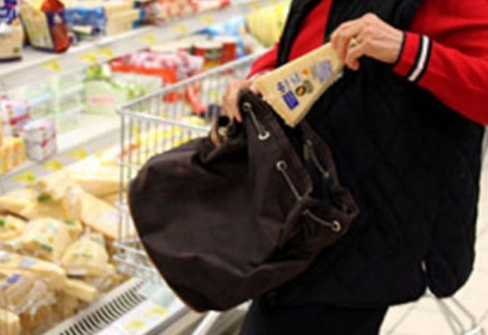 Două hoațe din județele Mureș și Cluj, prinse la furat într-un magazin din Alba