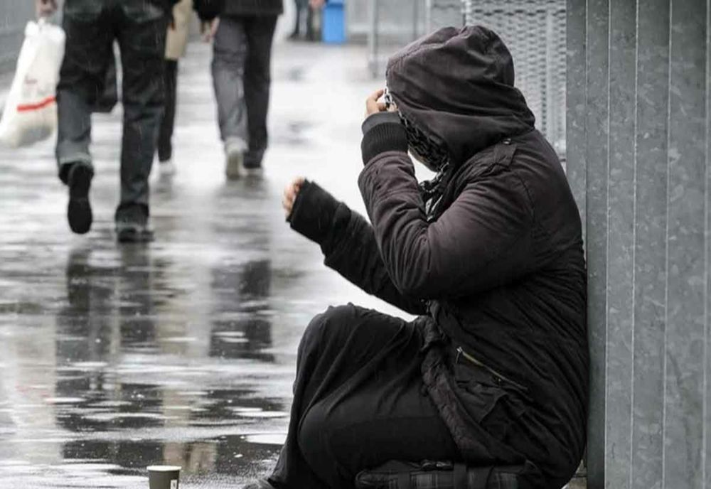 A profitat de bunătatea unui bărbat și i-a furat o bijuterie