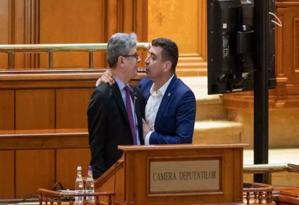 Deputații au votat SANCȚIUNI ȘI RESTRICȚII mai dure pentru parlamentarii turbulenți. Fără live-uri și afișe în Plen