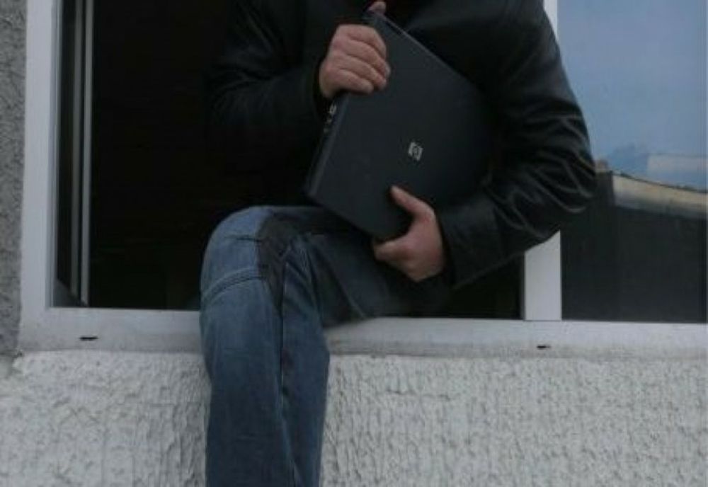 Hoț, prins în flagrant de vecinul victimei