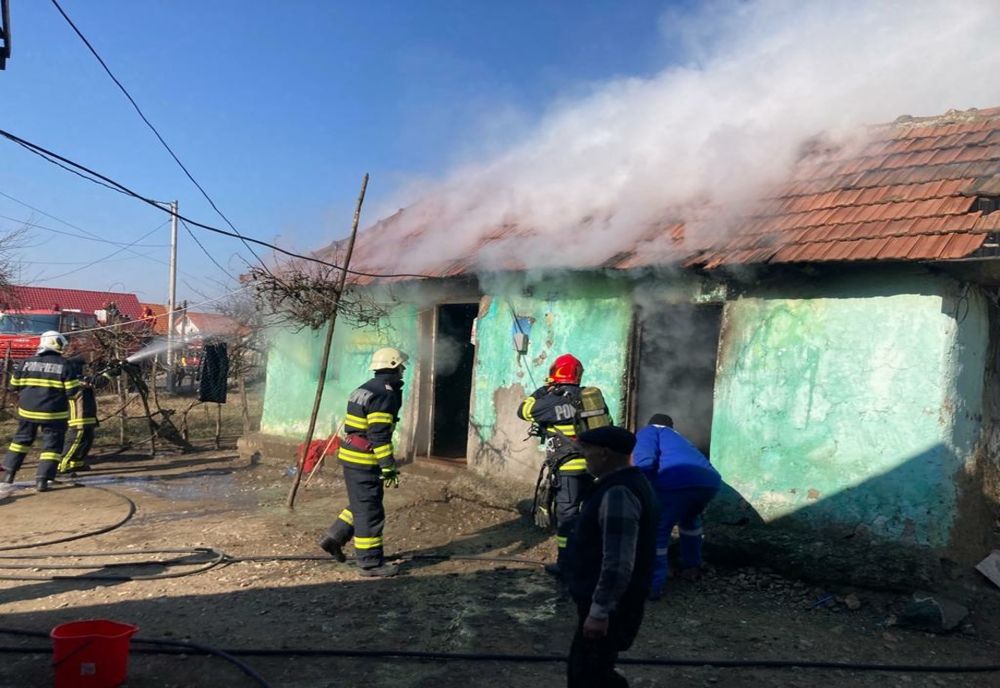 Incendiu la o casă în Teiuș