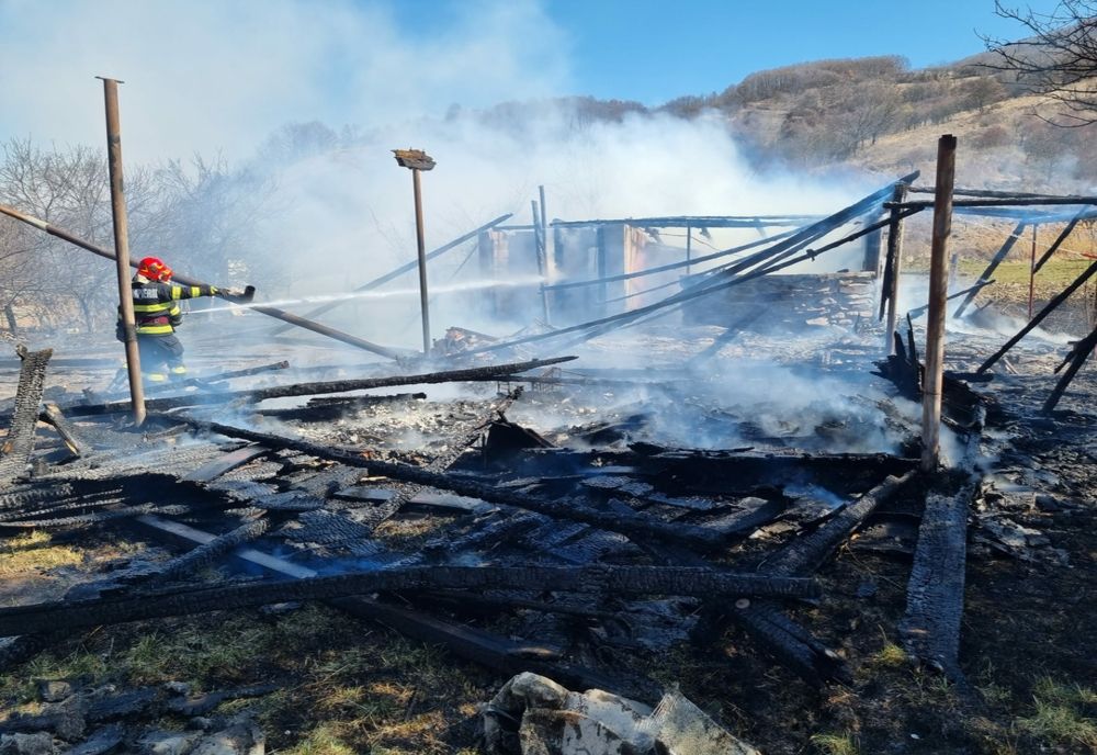 Anexă  gospodărească făcută scrum la Pianu de Sus