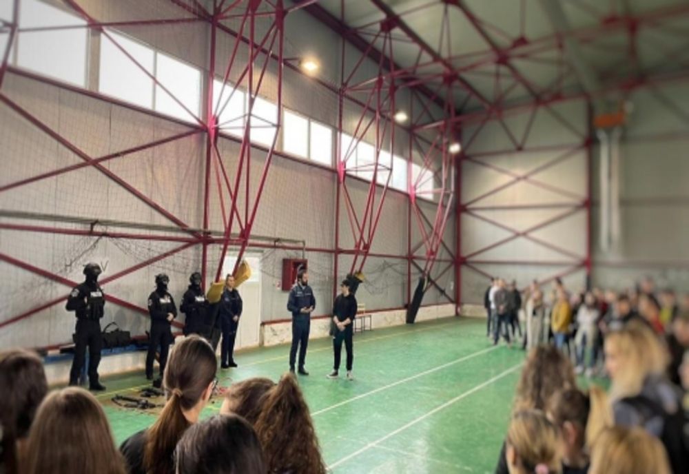 Întâlniri interactive organizate de polițiști cu elevii