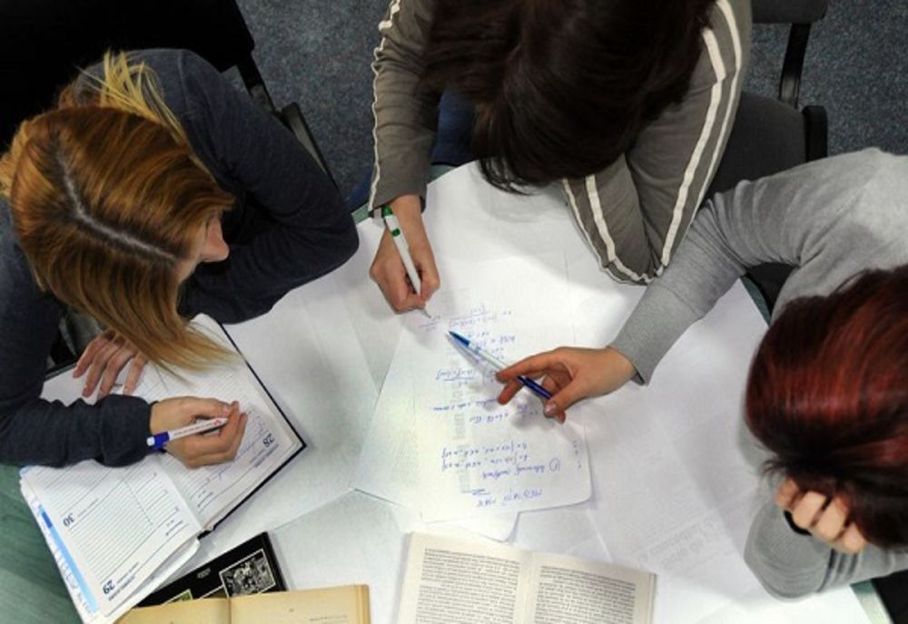 Vizați de ANAF! Profesorii care dau meditații, obligați să declare veniturile și să aibă casă de marcat