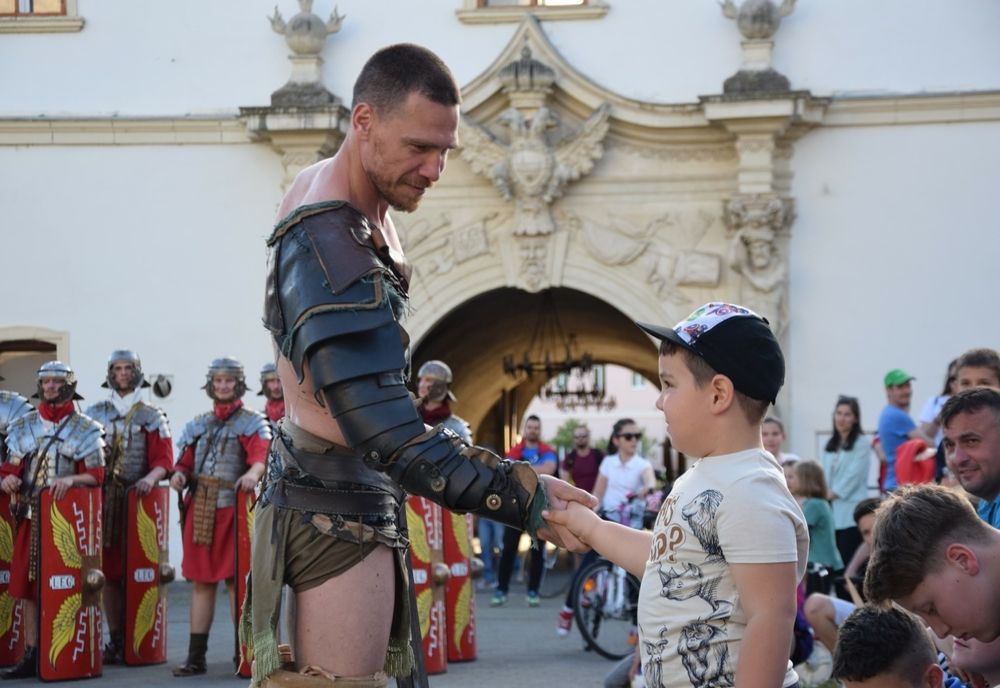 Spectacol special al Gărzii Apulum de 1 Iunie