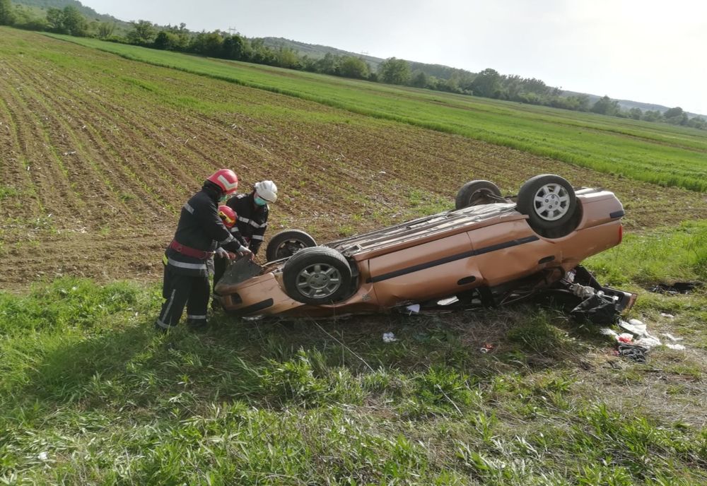 Cascadorie pe șosea! Șoferul a ajuns la spital