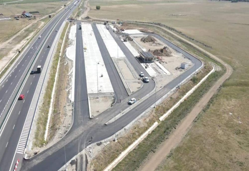 Pe autostrada A10, lotul 2, pregătiri pentru îndepărtarea pământului din fața coloanelor forate