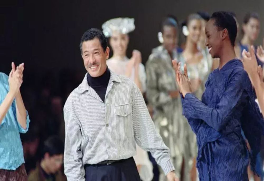 Doliu uriaș în lumea modei. Legendarul creator Issey Miyake a murit la vârsta de 84 ani